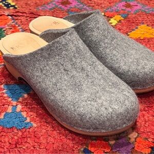 Bryr Worker Clog in Charcoal Grey Felt